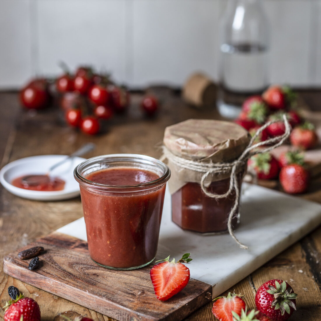 Marmellata di fragole e pomodori con Fava Tonka