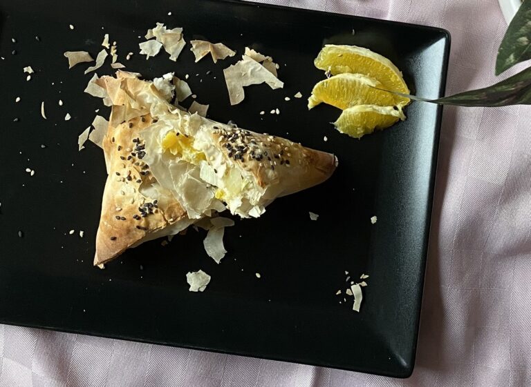 Fagottini di pasta fillo con pepe all'arancia