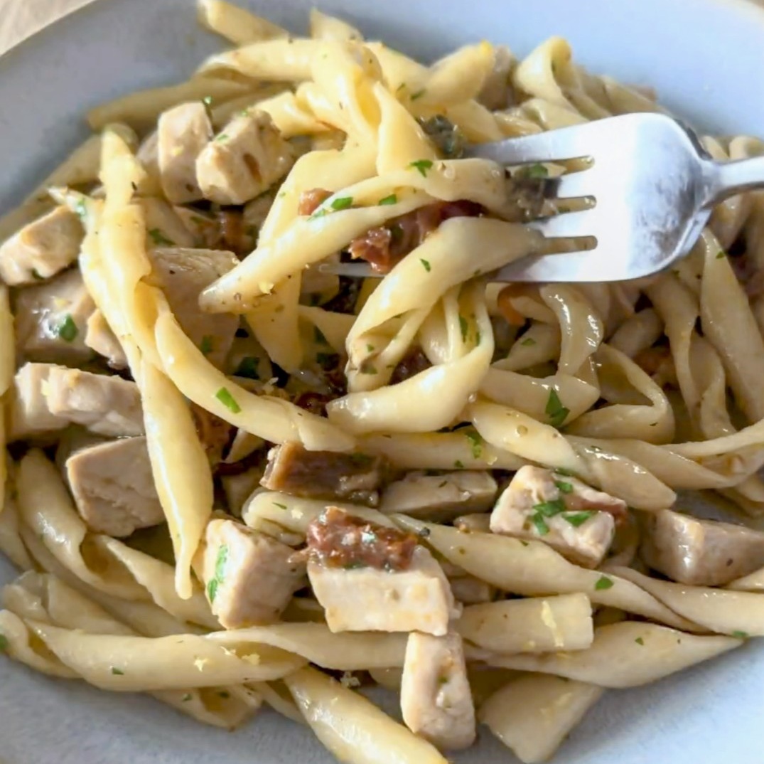 Busiate con tonno, capperi e pepe all’arancia