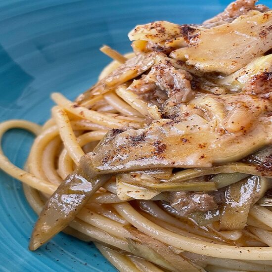 Spaghetti carciofi, salsiccia e peperoncino Panca