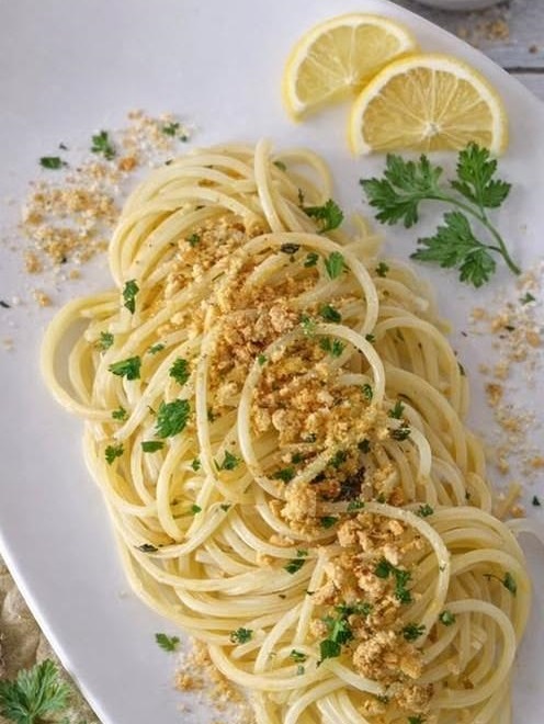 Spaghetti pepe al limone e polvere di tarallo