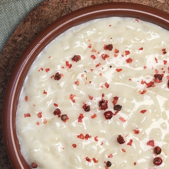 Arroz con leche al pepe rosa